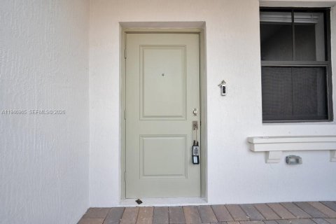 Touwnhouse à louer à Homestead, Floride: 3 chambres, 169.73 m2 № 2003100 - photo 3