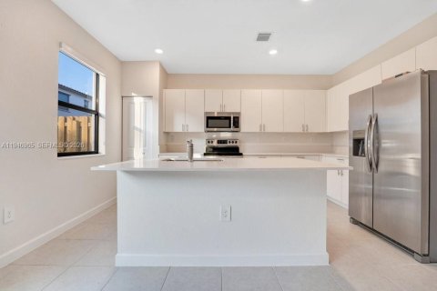 Touwnhouse à louer à Homestead, Floride: 3 chambres, 169.73 m2 № 2003100 - photo 10