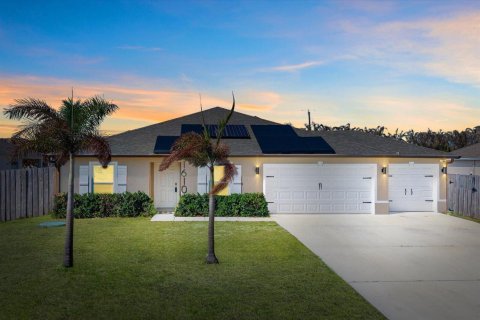 Casa en Port St. Lucie, Florida 4 dormitorios, 167.78 m2 № 2078272