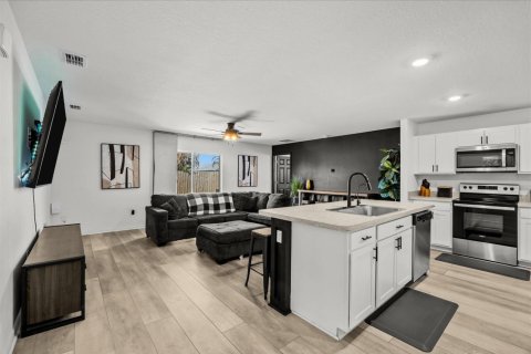 Casa en venta en Port St. Lucie, Florida, 4 dormitorios, 167.78 m2 № 2078272 - foto 9