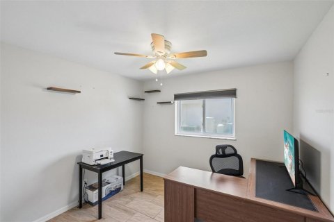 Villa ou maison à vendre à Cape Coral, Floride: 4 chambres, 159.05 m2 № 2120355 - photo 25