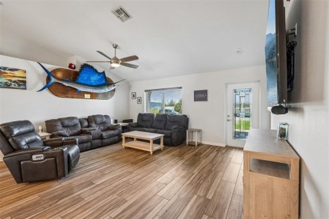 Villa ou maison à vendre à Cape Coral, Floride: 4 chambres, 159.05 m2 № 2120355 - photo 6
