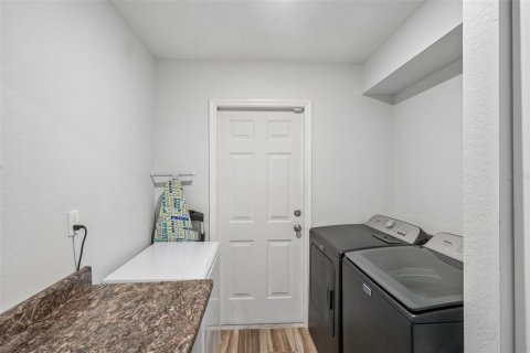 Villa ou maison à vendre à Cape Coral, Floride: 4 chambres, 159.05 m2 № 2120355 - photo 29
