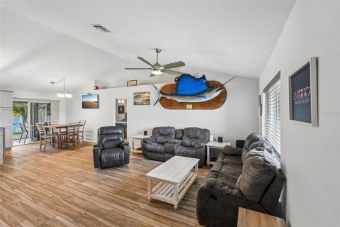 Villa ou maison à vendre à Cape Coral, Floride: 4 chambres, 159.05 m2 № 2120355 - photo 5