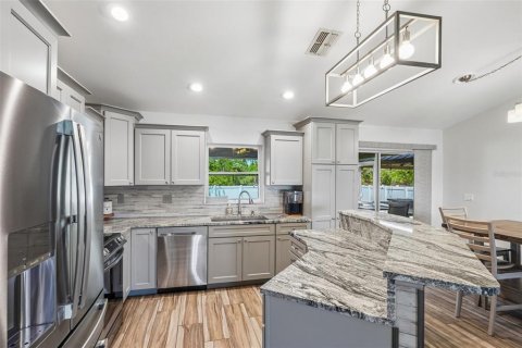 Villa ou maison à vendre à Cape Coral, Floride: 4 chambres, 159.05 m2 № 2120355 - photo 9