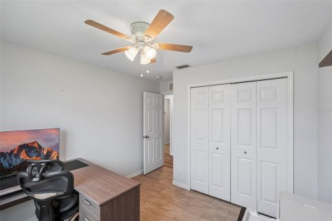 Villa ou maison à vendre à Cape Coral, Floride: 4 chambres, 159.05 m2 № 2120355 - photo 26