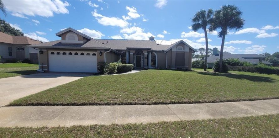 House in Winter Park, Florida 4 bedrooms, 166.11 sq.m. № 1584702