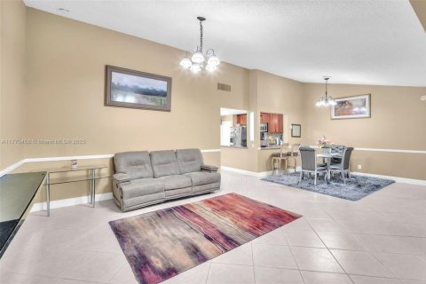 Casa en venta en Deerfield Beach, Florida, 2 dormitorios, 137.31 m2 № 1939828 - foto 7