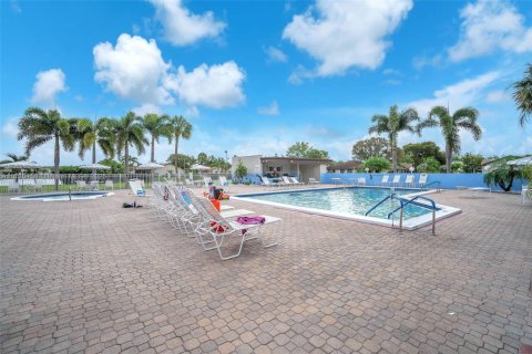Casa en venta en Deerfield Beach, Florida, 2 dormitorios, 137.31 m2 № 1939828 - foto 3