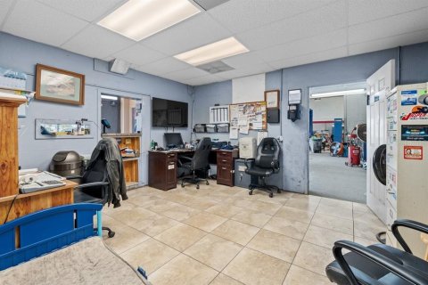 Commercial property in Port Charlotte, Florida № 1808244 - photo 13