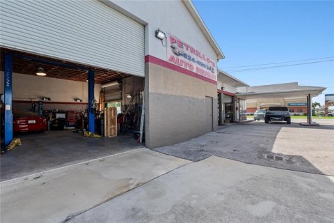 Commercial property in Port Charlotte, Florida № 1808244 - photo 1