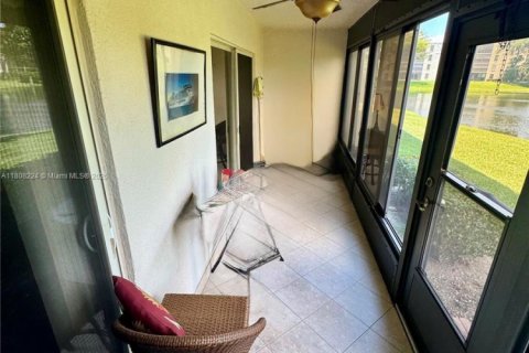 Condo in Delray Beach, Florida, 2 bedrooms  № 2059880 - photo 9