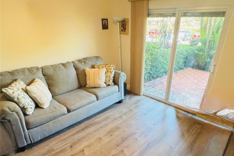 Condo in Delray Beach, Florida, 2 bedrooms  № 2059880 - photo 8