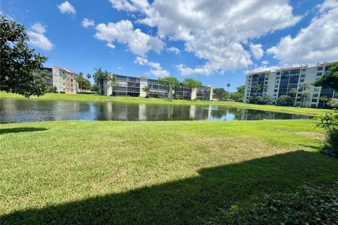 Condo in Delray Beach, Florida, 2 bedrooms  № 2059880 - photo 10