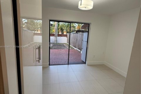 Touwnhouse à louer à Miami, Floride: 2 chambres, 86.96 m2 № 1987813 - photo 26