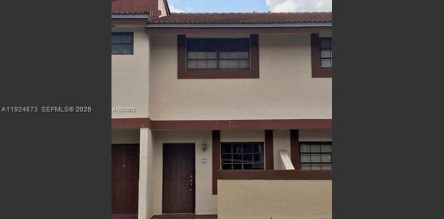 Touwnhouse à Miami, Floride 2 chambres, 86.96 m2 № 1987813