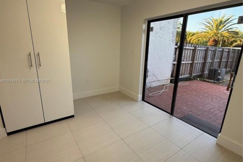 Touwnhouse à louer à Miami, Floride: 2 chambres, 86.96 m2 № 1987813 - photo 27
