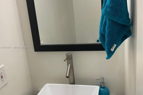 Touwnhouse à louer à Miami, Floride: 2 chambres, 86.96 m2 № 1987813 - photo 8