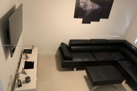 Touwnhouse à louer à Miami, Floride: 2 chambres, 86.96 m2 № 1987813 - photo 12