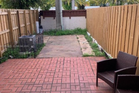 Touwnhouse à louer à Miami, Floride: 2 chambres, 86.96 m2 № 1987813 - photo 6