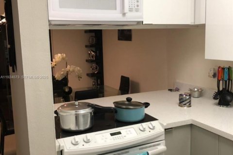 Touwnhouse à louer à Miami, Floride: 2 chambres, 86.96 m2 № 1987813 - photo 2