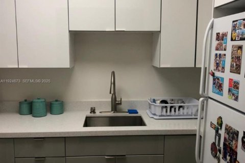 Touwnhouse à louer à Miami, Floride: 2 chambres, 86.96 m2 № 1987813 - photo 3