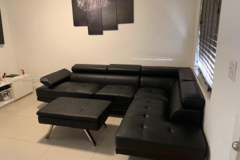 Touwnhouse à louer à Miami, Floride: 2 chambres, 86.96 m2 № 1987813 - photo 10