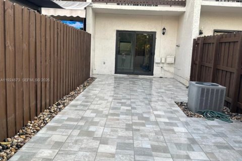 Touwnhouse à louer à Miami, Floride: 2 chambres, 86.96 m2 № 1987813 - photo 28