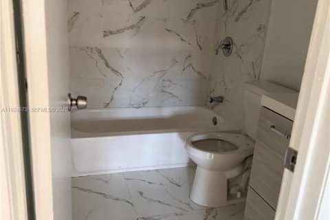 Touwnhouse à louer à Miami, Floride: 2 chambres, 86.96 m2 № 1987813 - photo 19