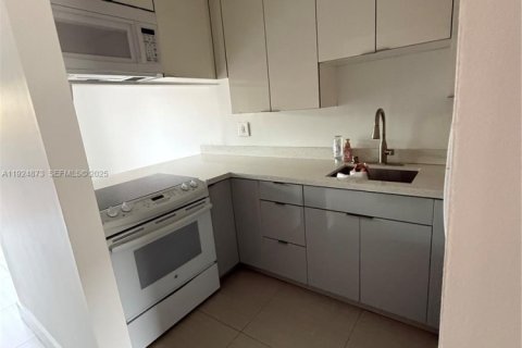 Touwnhouse à louer à Miami, Floride: 2 chambres, 86.96 m2 № 1987813 - photo 16