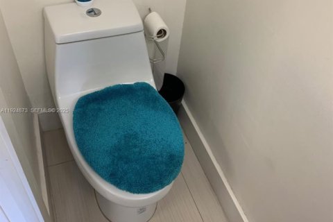 Touwnhouse à louer à Miami, Floride: 2 chambres, 86.96 m2 № 1987813 - photo 9