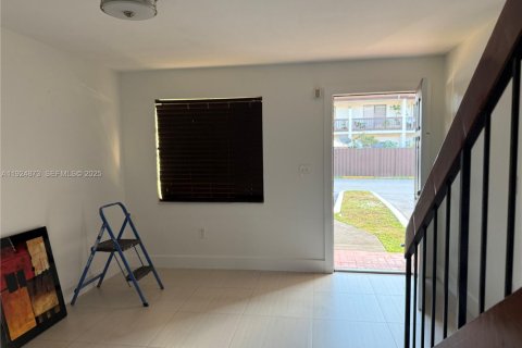 Touwnhouse à louer à Miami, Floride: 2 chambres, 86.96 m2 № 1987813 - photo 14