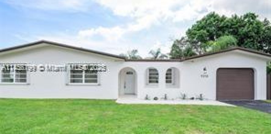 House in Palmetto Bay, Florida 3 bedrooms, 151.71 sq.m. № 1878526