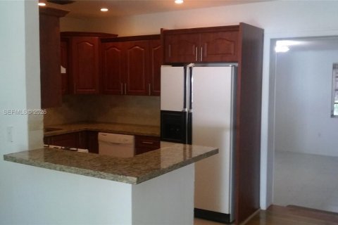 Villa ou maison à louer à Virginia Gardens, Floride: 3 chambres, 128.02 m2 № 2017978 - photo 7