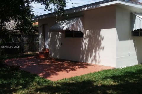 Villa ou maison à louer à Virginia Gardens, Floride: 3 chambres, 128.02 m2 № 2017978 - photo 4