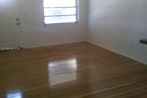 Villa ou maison à louer à Virginia Gardens, Floride: 3 chambres, 128.02 m2 № 2017978 - photo 9