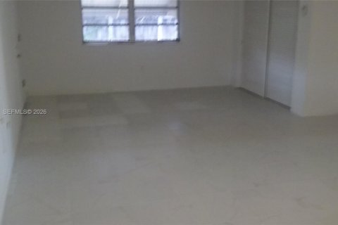 Villa ou maison à louer à Virginia Gardens, Floride: 3 chambres, 128.02 m2 № 2017978 - photo 8