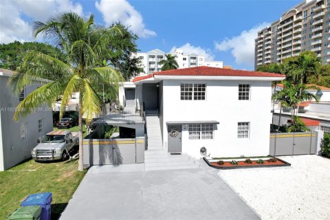 Propiedad comercial en venta en Miami, Florida, 225.57 m2 № 2039890 - foto 13