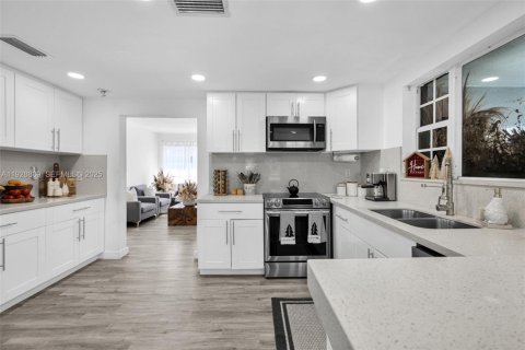 Propiedad comercial en venta en Miami, Florida, 225.57 m2 № 2039890 - foto 20