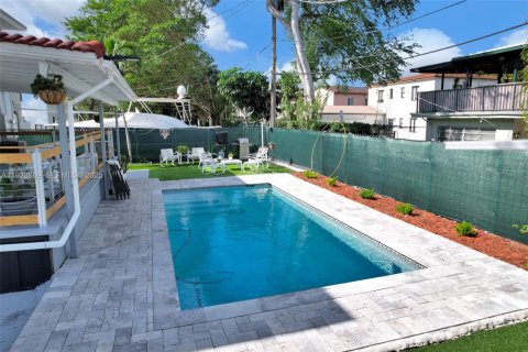 Propiedad comercial en venta en Miami, Florida, 225.57 m2 № 2039890 - foto 7