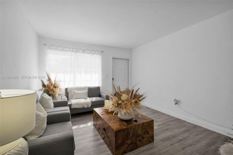 Propiedad comercial en venta en Miami, Florida, 225.57 m2 № 2039890 - foto 14