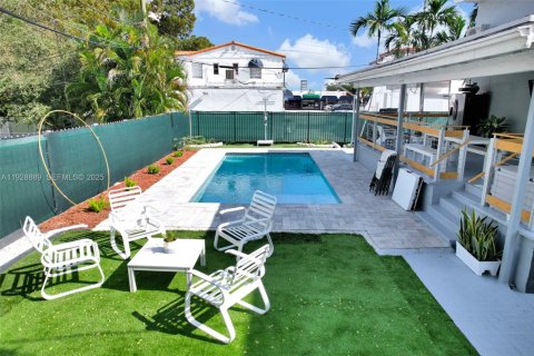 Propiedad comercial en venta en Miami, Florida, 225.57 m2 № 2039890 - foto 6