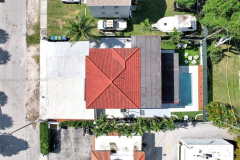 Propiedad comercial en venta en Miami, Florida, 225.57 m2 № 2039890 - foto 8