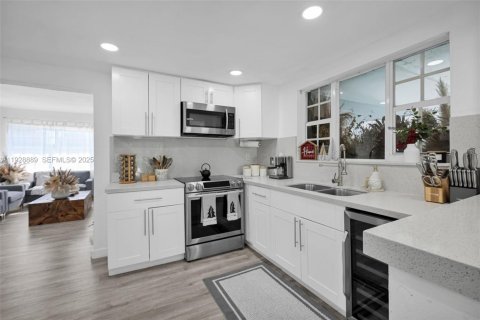 Propiedad comercial en venta en Miami, Florida, 225.57 m2 № 2039890 - foto 21