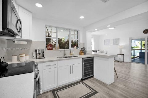 Propiedad comercial en venta en Miami, Florida, 225.57 m2 № 2039890 - foto 24