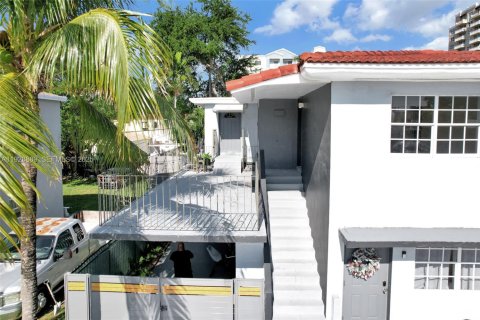 Propiedad comercial en venta en Miami, Florida, 225.57 m2 № 2039890 - foto 12