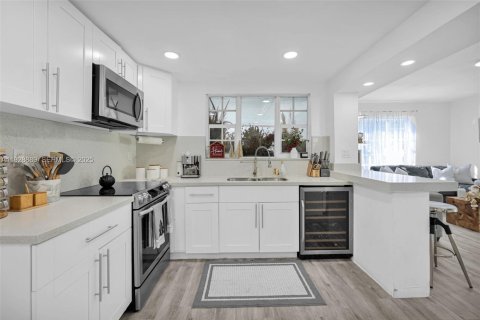 Propiedad comercial en venta en Miami, Florida, 225.57 m2 № 2039890 - foto 23