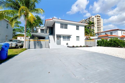 Propiedad comercial en venta en Miami, Florida, 225.57 m2 № 2039890 - foto 3