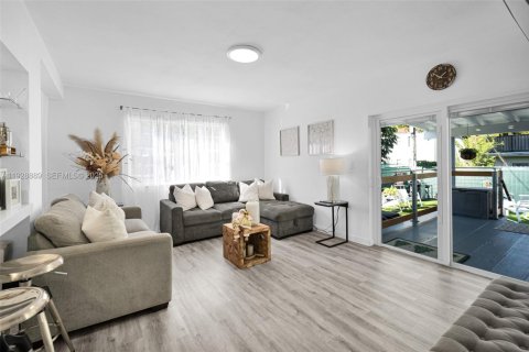 Propiedad comercial en venta en Miami, Florida, 225.57 m2 № 2039890 - foto 30