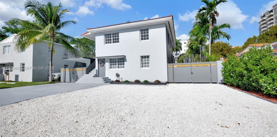 Propiedad comercial en Miami, Florida 225.57 m2 № 2039890